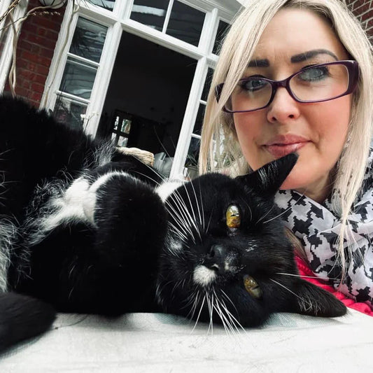 Read about how Emily made her cat stop scratching the sofa
